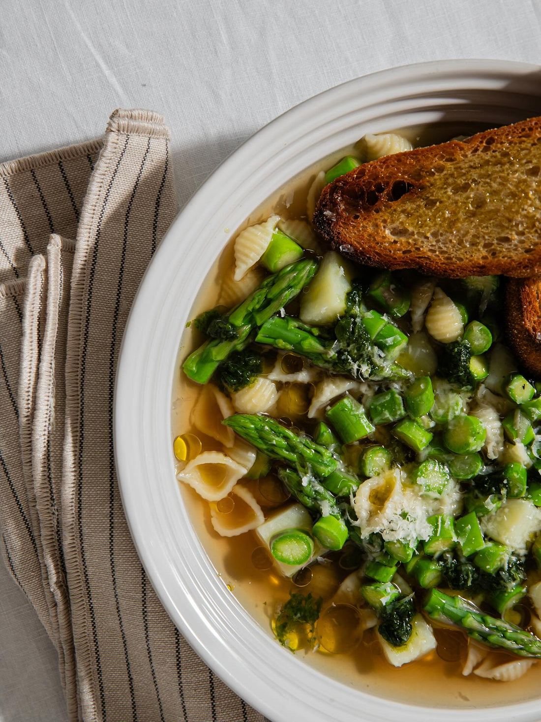 Asparagus, pasta and pesto soup