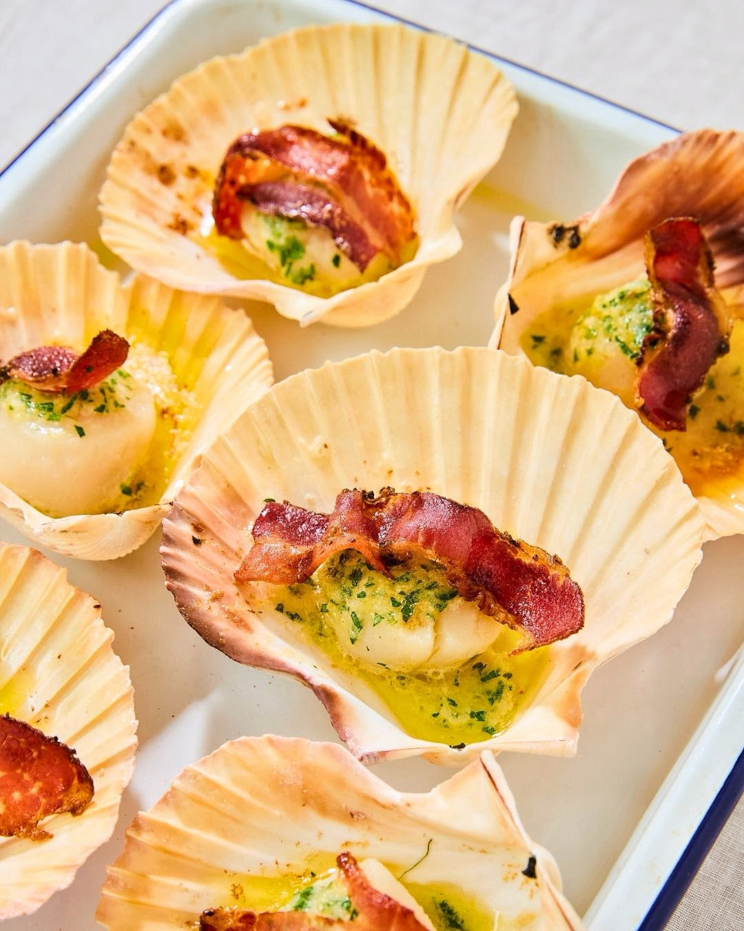 Grilled scallops with pancetta and garlic butter