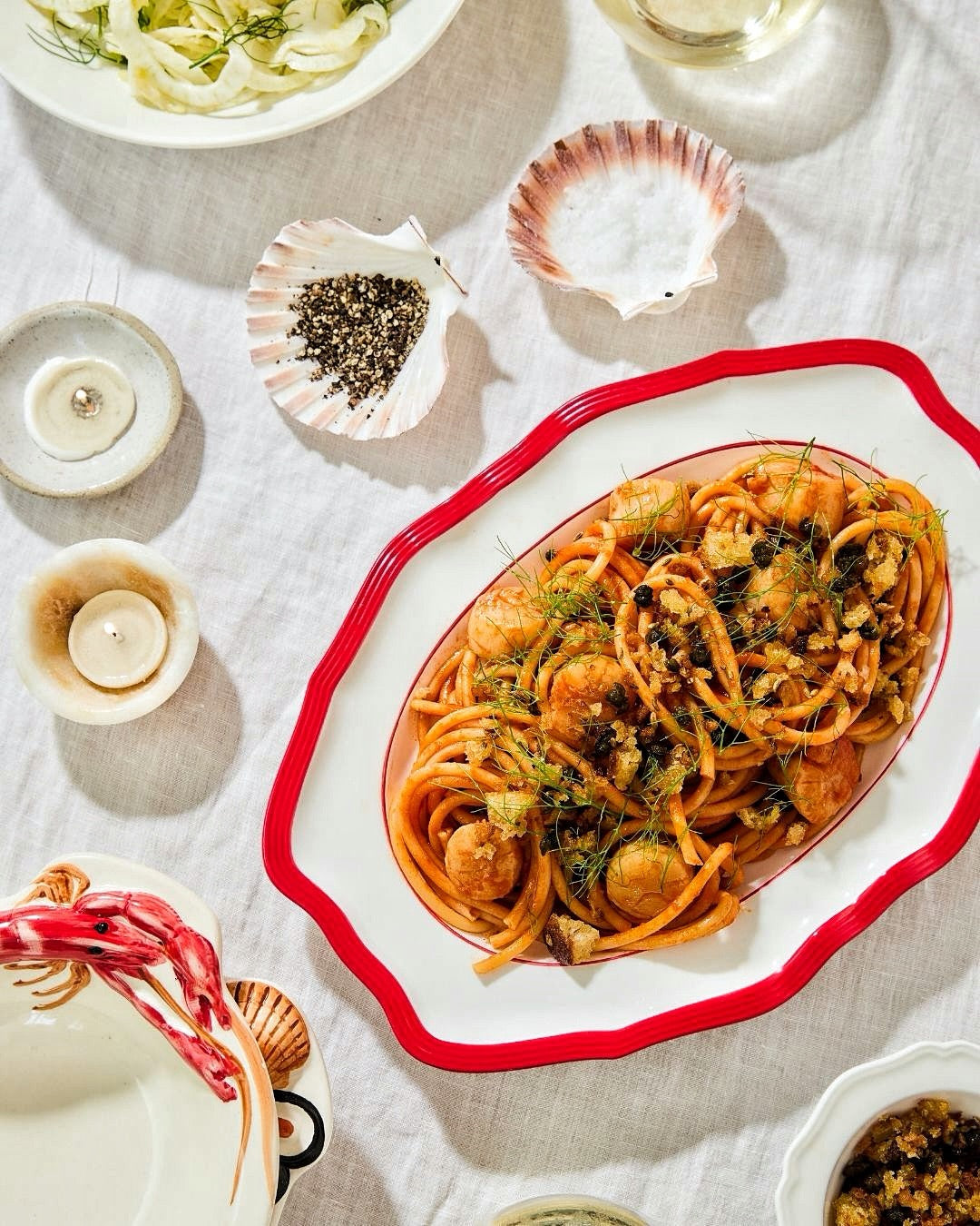 Butter-grilled scallops with tomato and white wine sauce and a fennel-caper breadcrumb